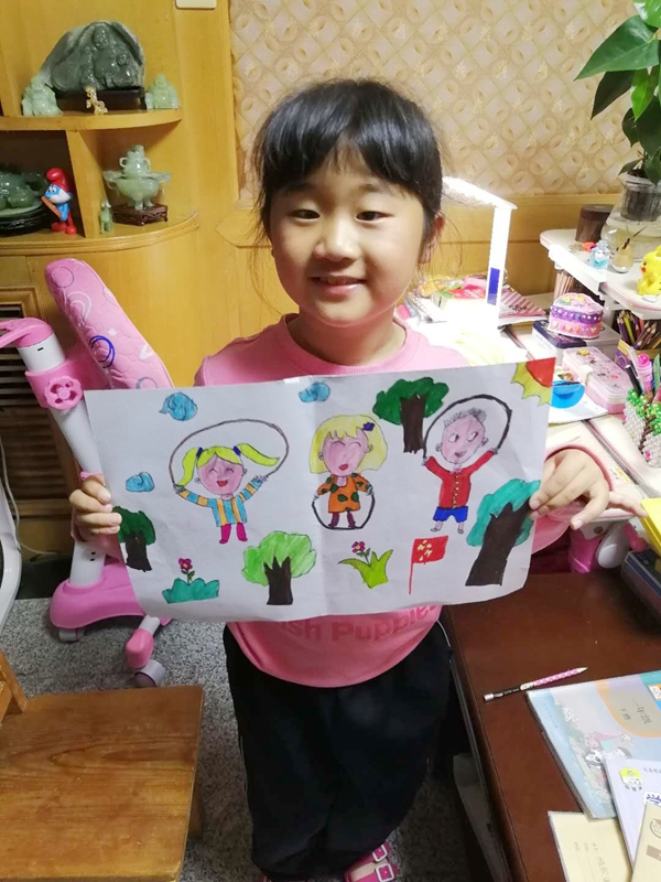 杨钦淇+7岁+国旗下快乐成.jpg