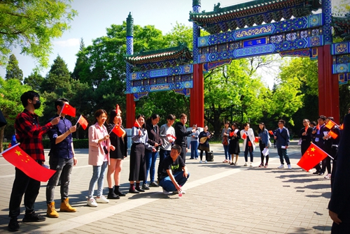 研发中心韩忠林+爱国青年放歌陶然_副本.jpg